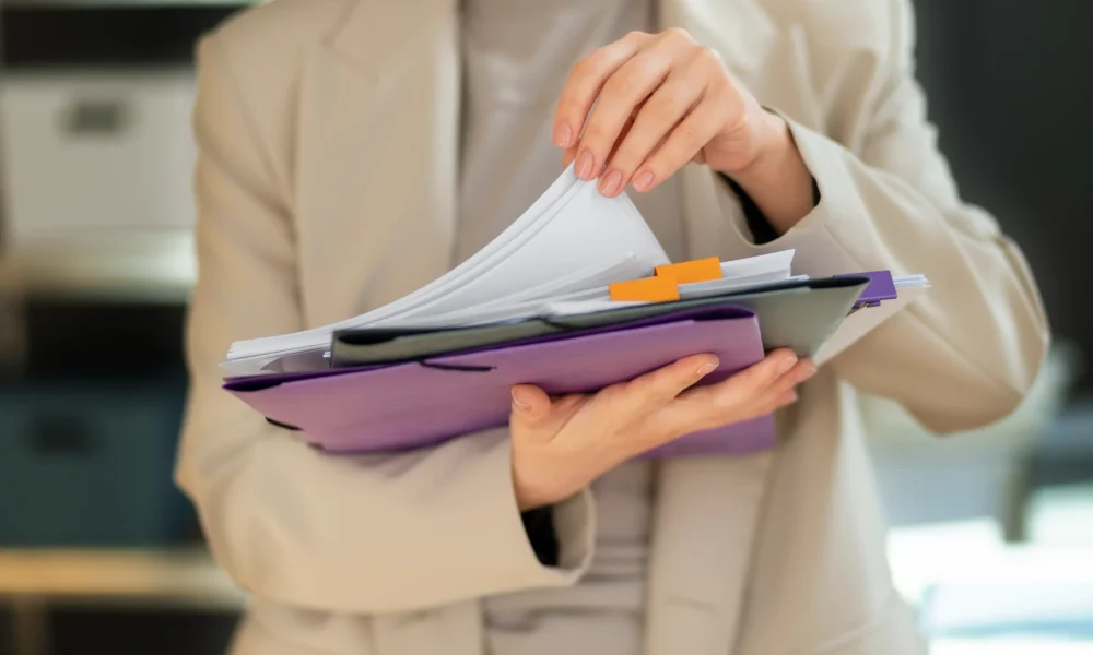 Ilustração mostrando os tipos de arquivamento no processo trabalhista: provisório e definitivo